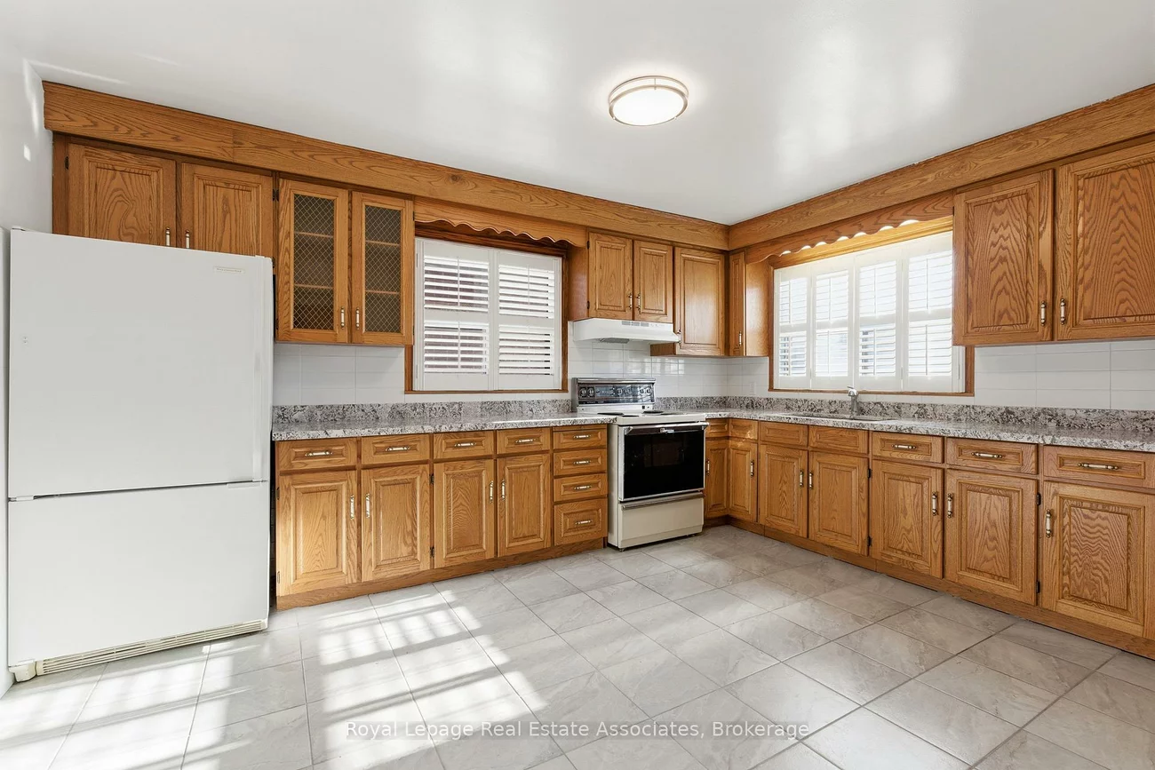 117, Harding, Brookhaven-Amesbury, Toronto