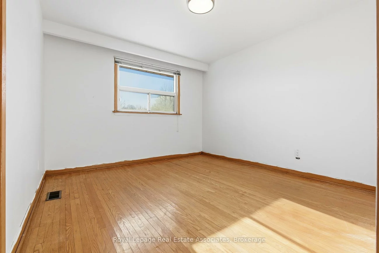 117, Harding, Brookhaven-Amesbury, Toronto