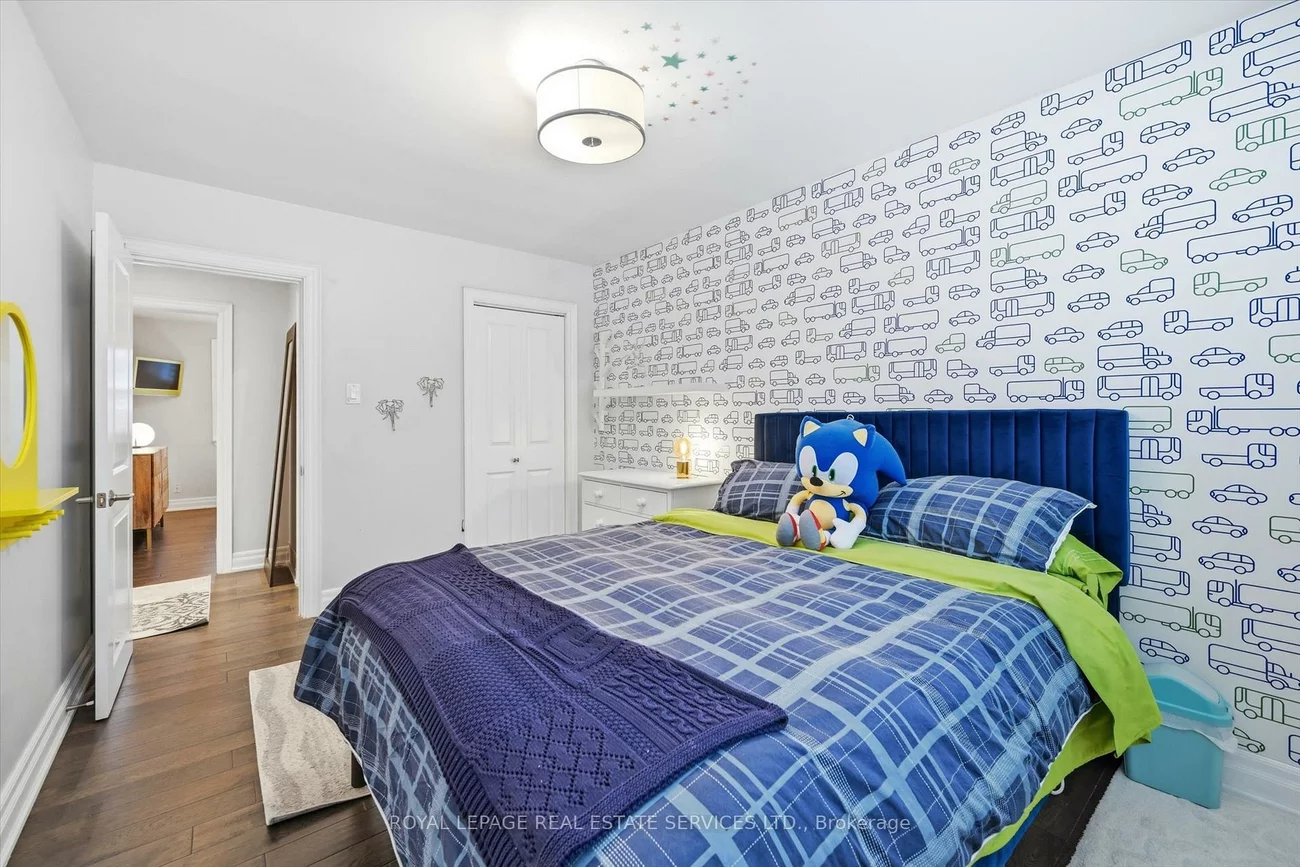 16, Wareside, Etobicoke West Mall, Toronto