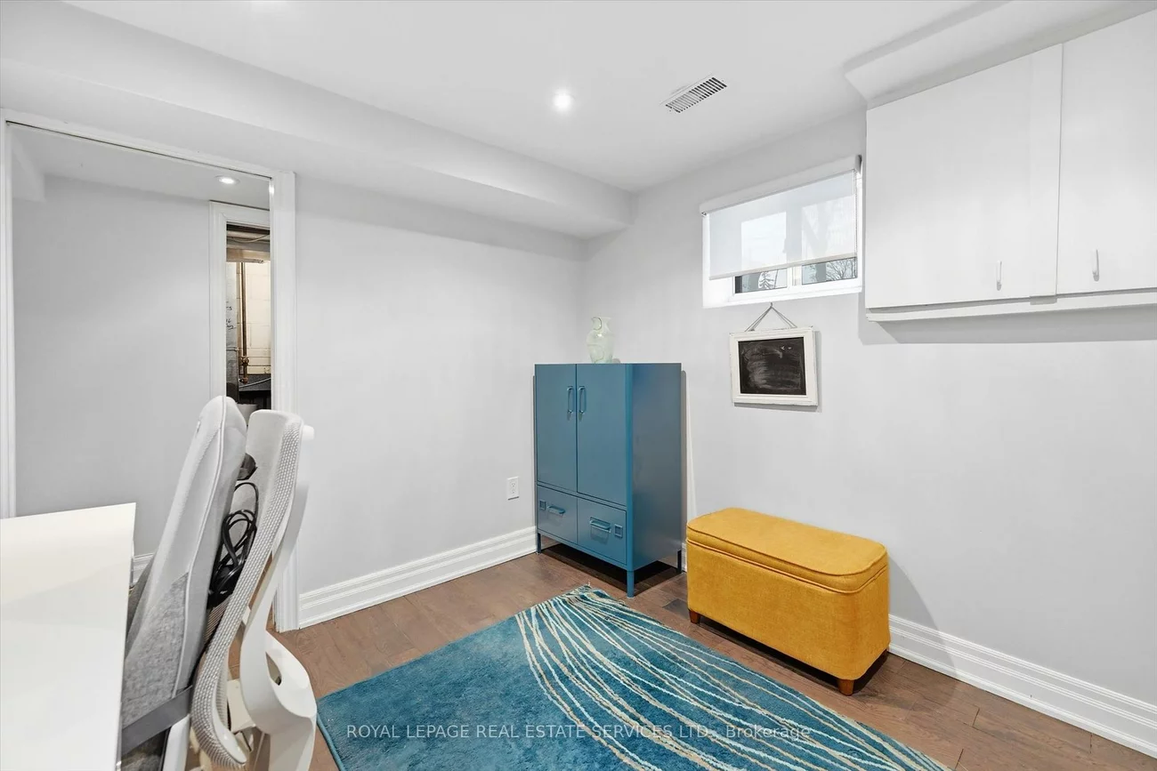 16, Wareside, Etobicoke West Mall, Toronto