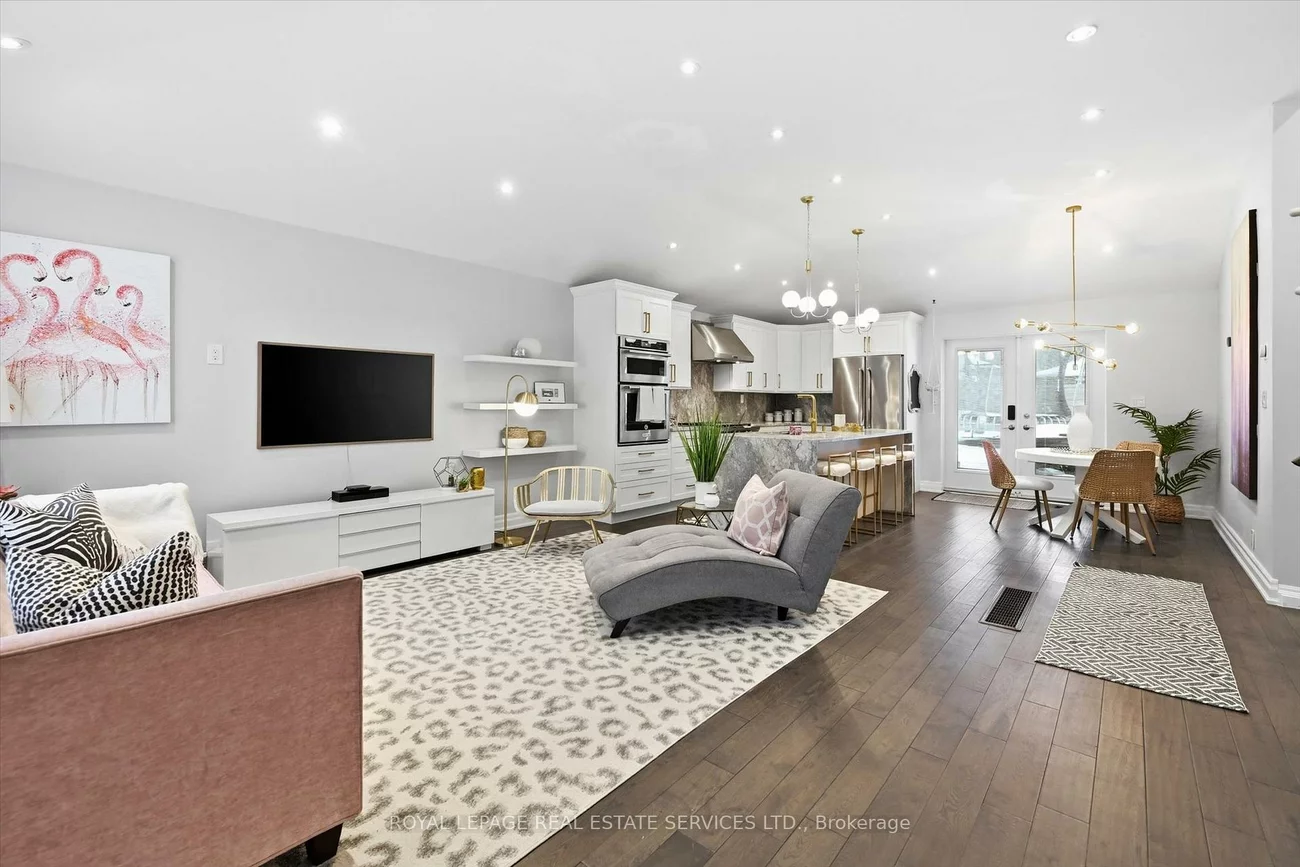 16, Wareside, Etobicoke West Mall, Toronto