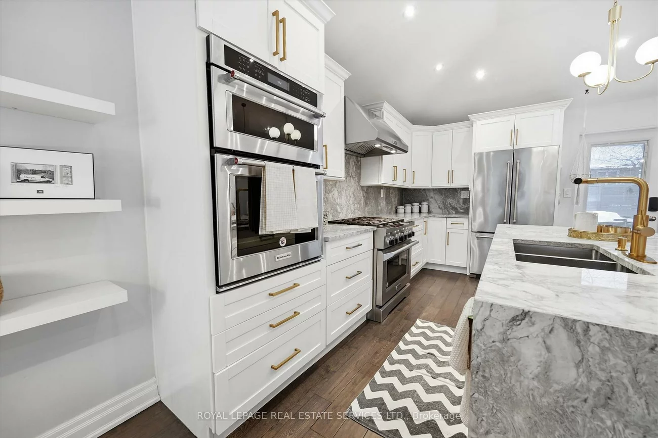 16, Wareside, Etobicoke West Mall, Toronto