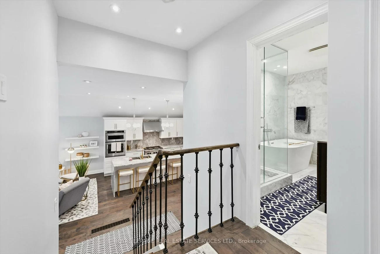 16, Wareside, Etobicoke West Mall, Toronto