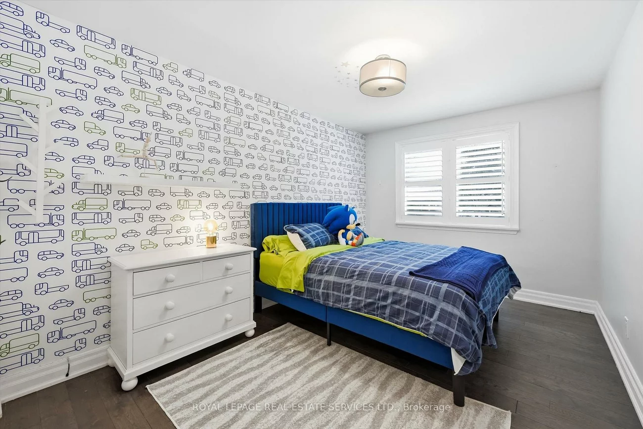 16, Wareside, Etobicoke West Mall, Toronto