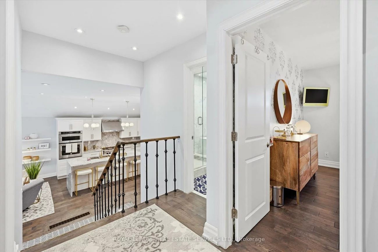 16, Wareside, Etobicoke West Mall, Toronto