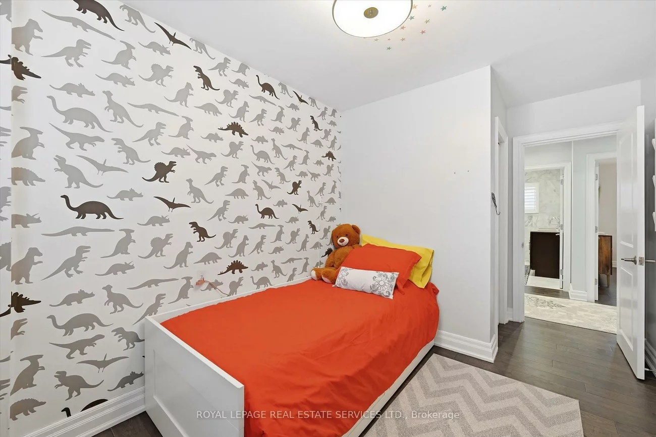 16, Wareside, Etobicoke West Mall, Toronto