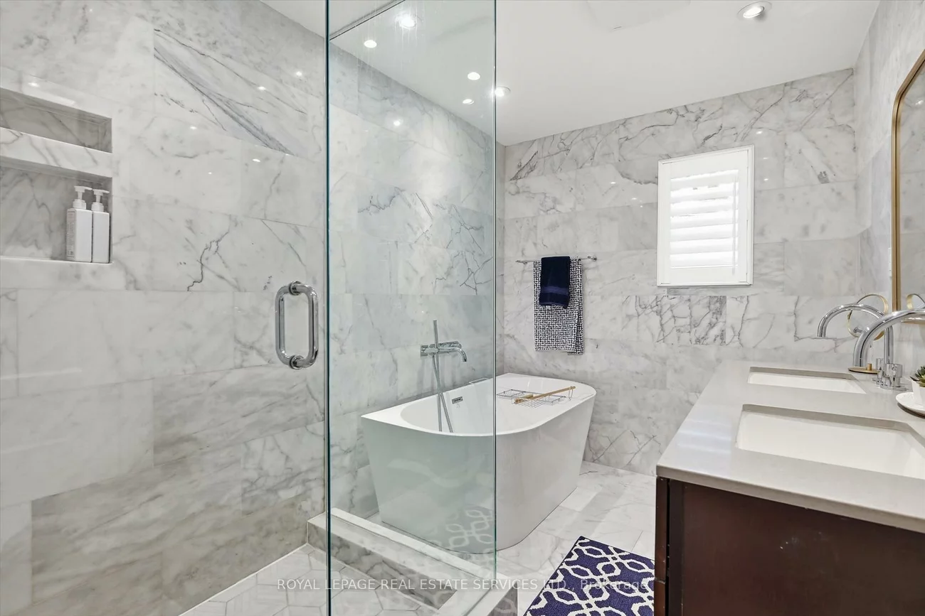 16, Wareside, Etobicoke West Mall, Toronto