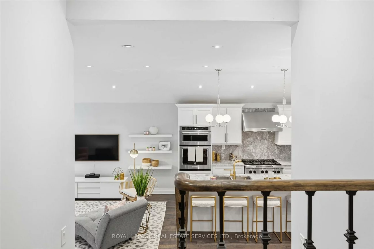 16, Wareside, Etobicoke West Mall, Toronto