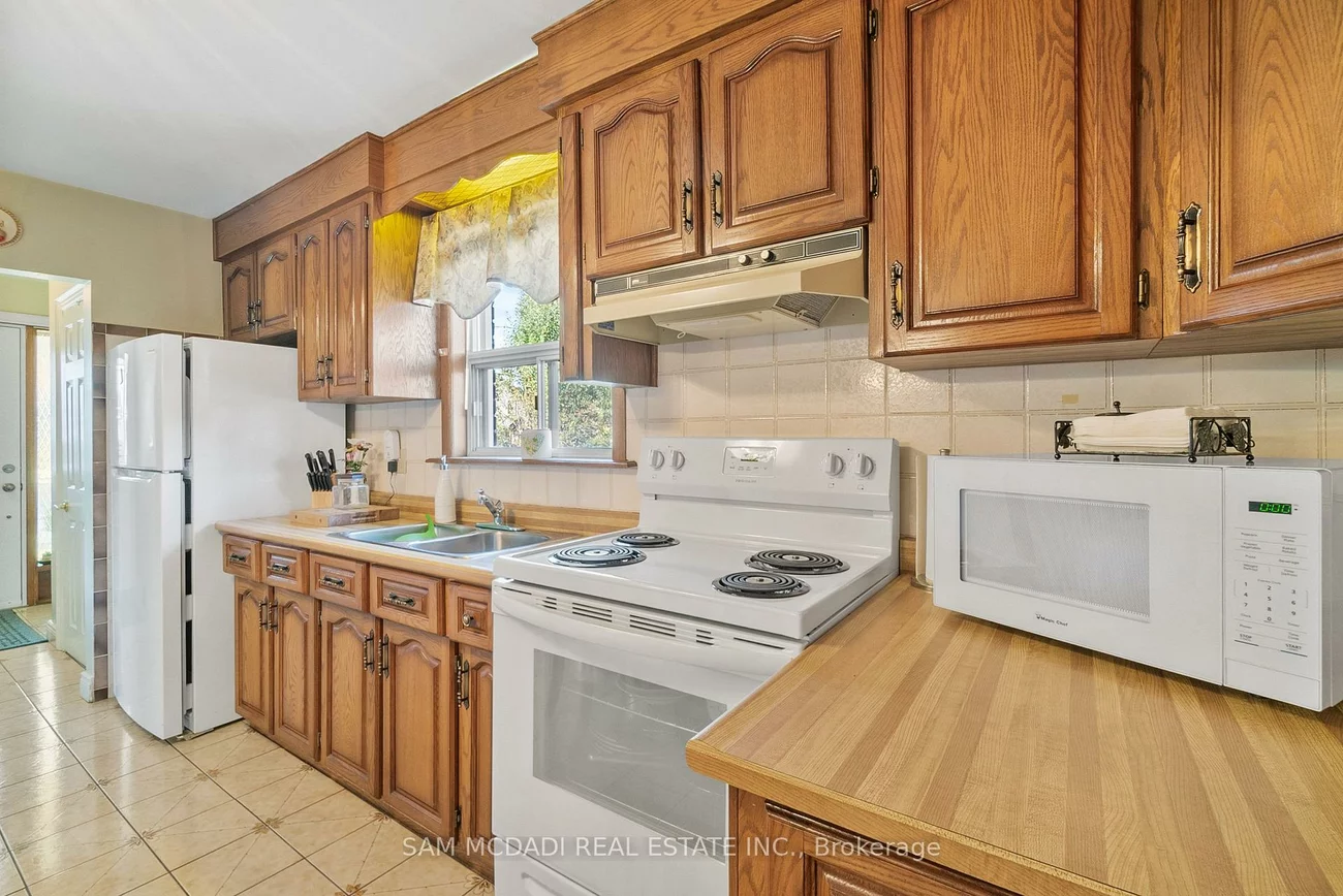 83, Evans, Mimico, Toronto