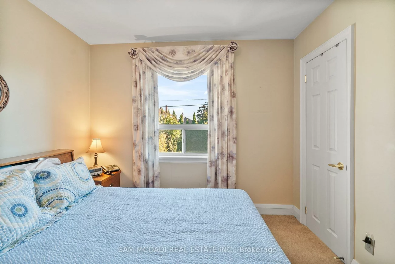 83, Evans, Mimico, Toronto