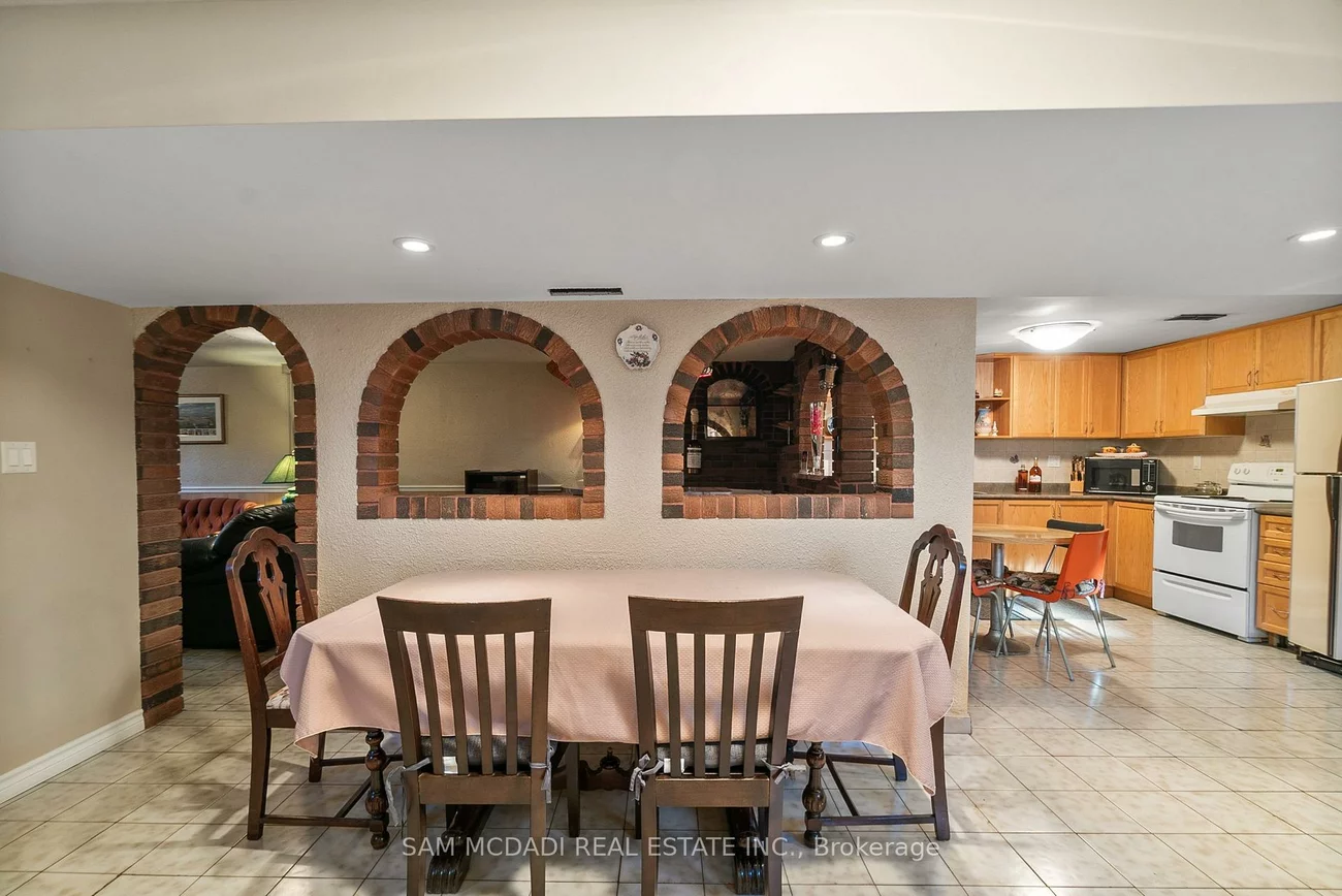 83, Evans, Mimico, Toronto