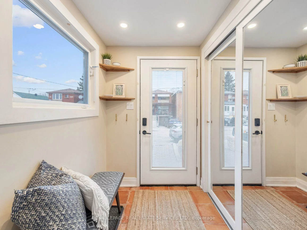 74, Chryessa, Rockcliffe-Smythe, Toronto