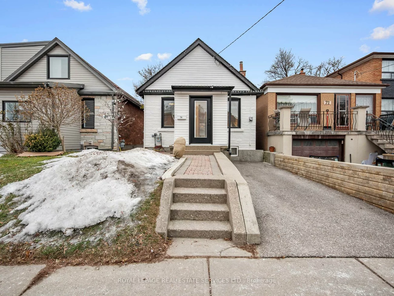 74, Chryessa, Rockcliffe-Smythe, Toronto