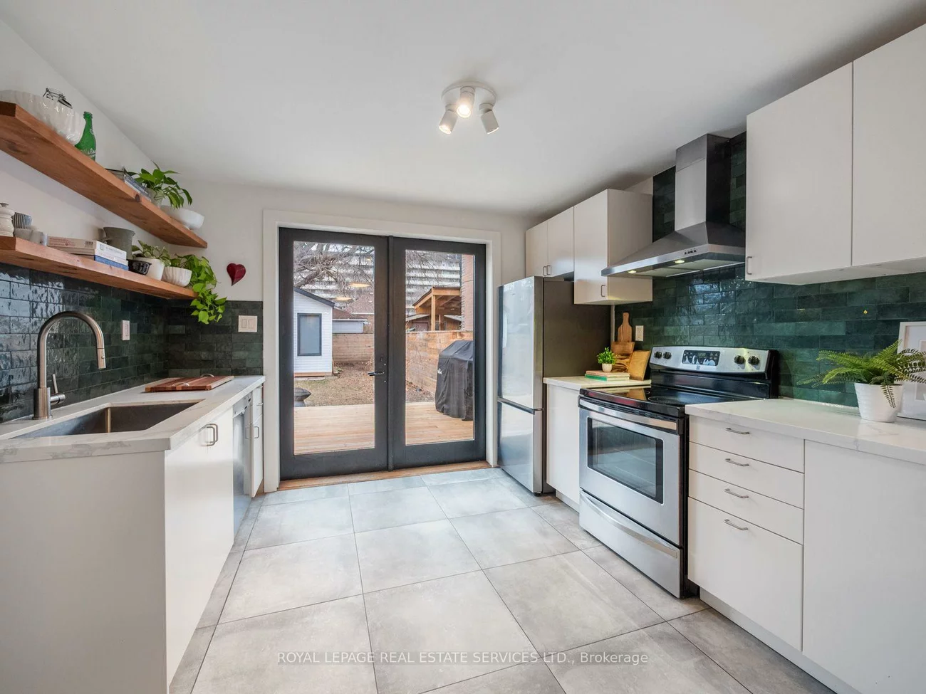 74, Chryessa, Rockcliffe-Smythe, Toronto