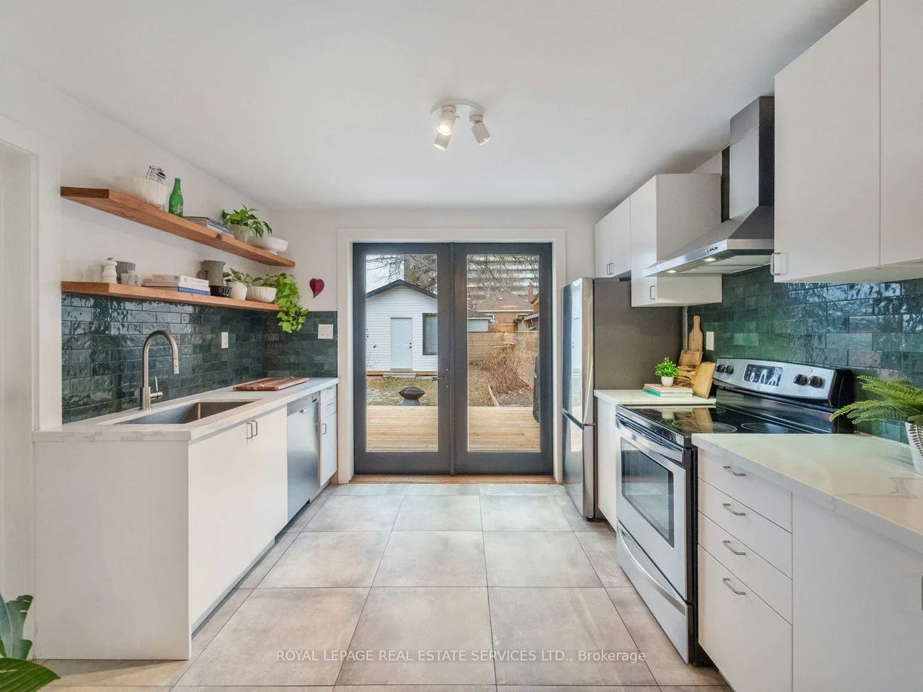 74, Chryessa, Rockcliffe-Smythe, Toronto