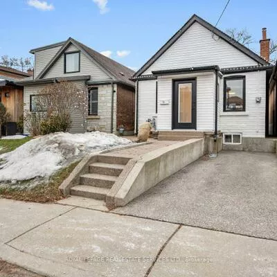 74, Chryessa, Rockcliffe-Smythe, Toronto