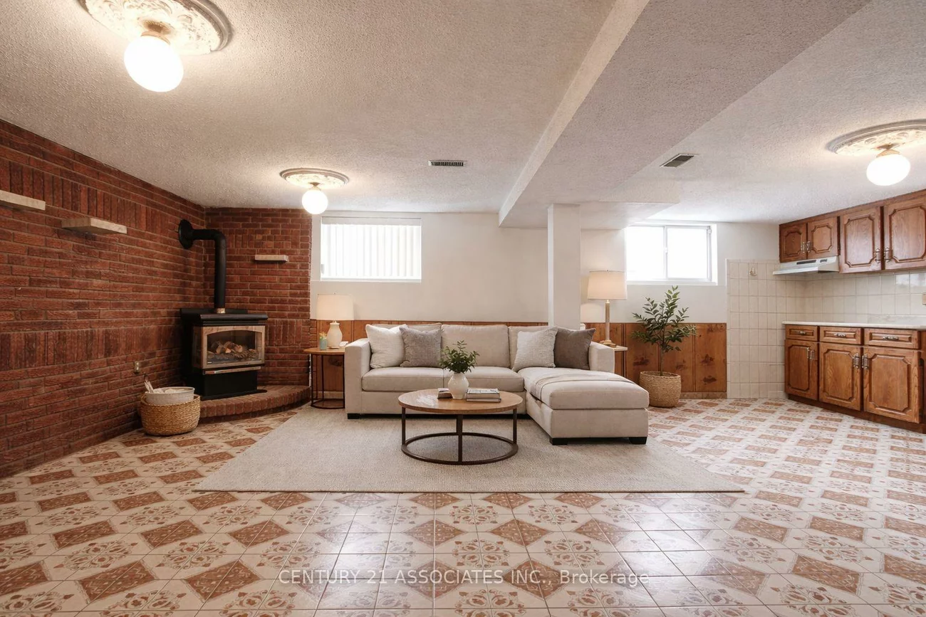 421, Lanor, Alderwood, Toronto