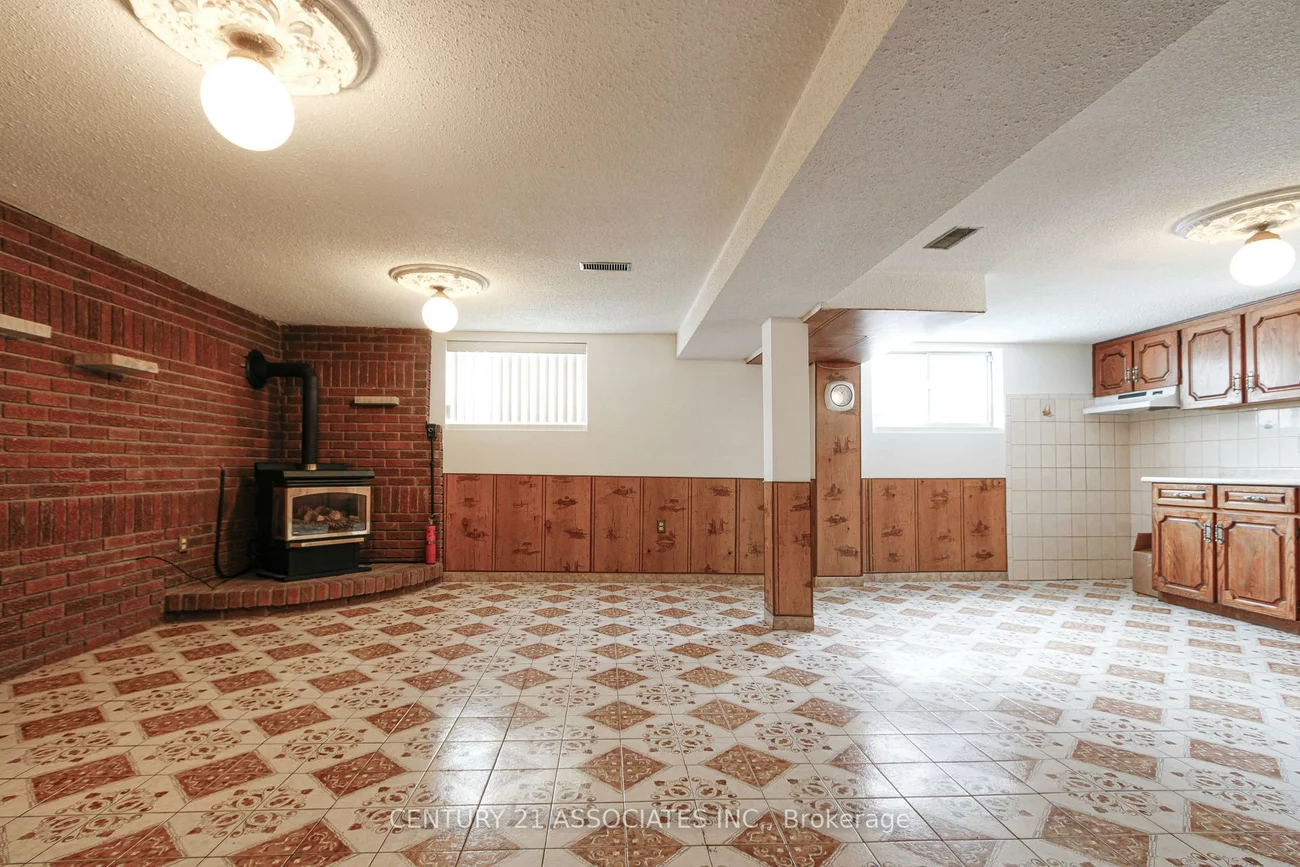 421, Lanor, Alderwood, Toronto