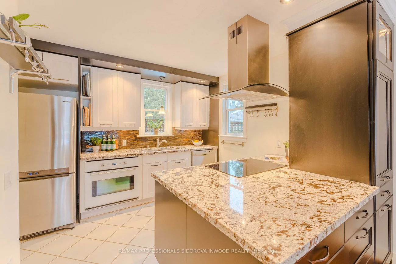 124, Evelyn, High Park North, Toronto