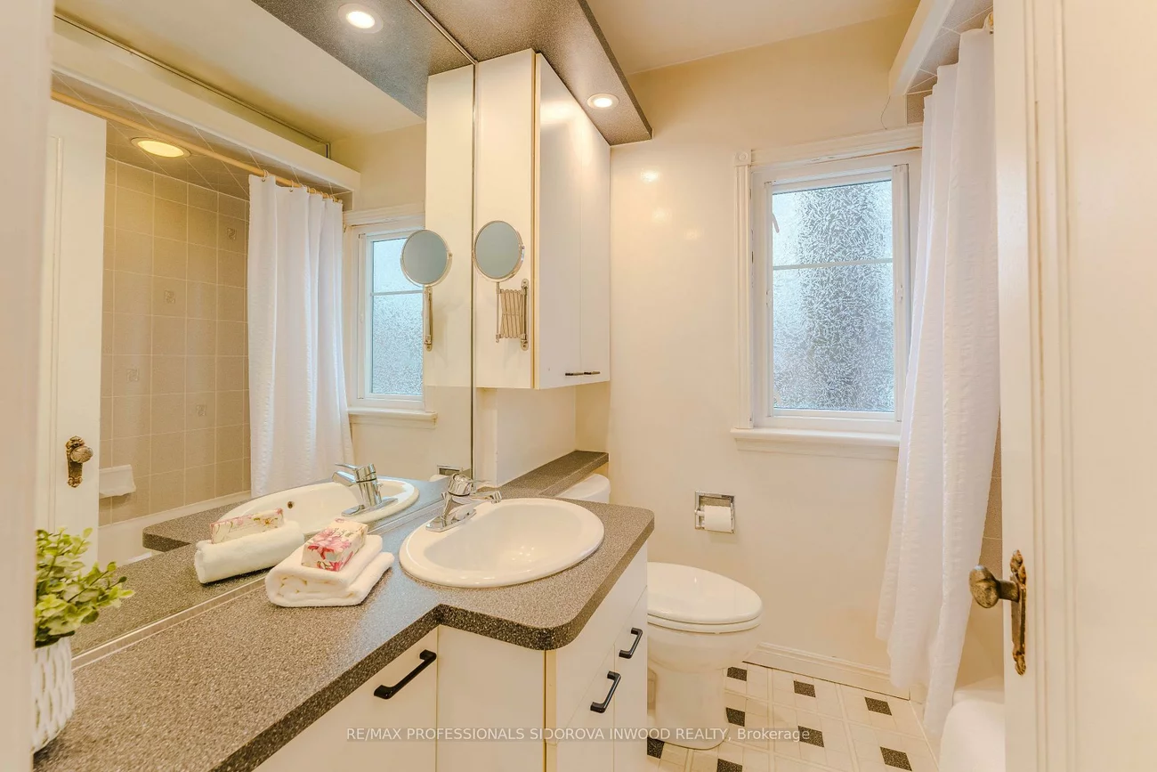 124, Evelyn, High Park North, Toronto