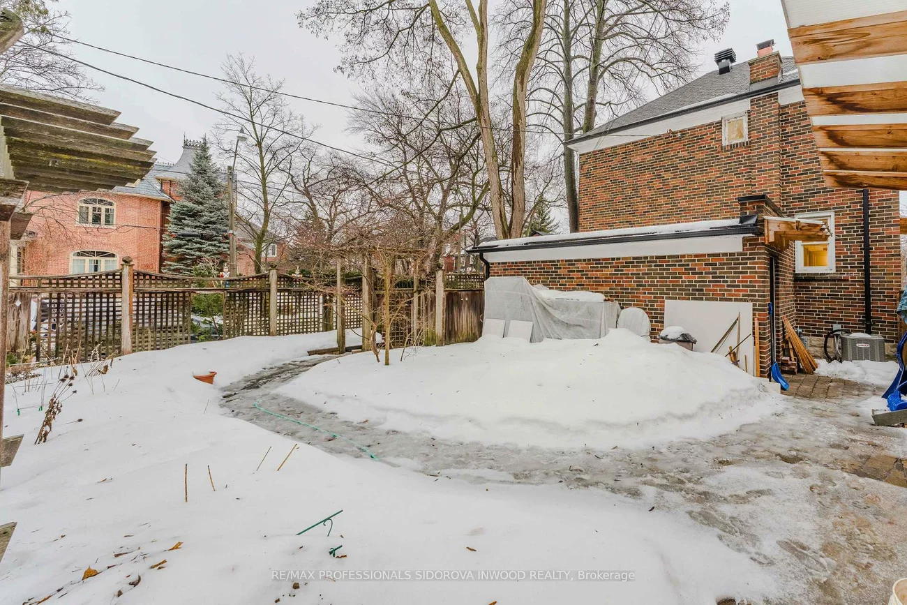 124, Evelyn, High Park North, Toronto