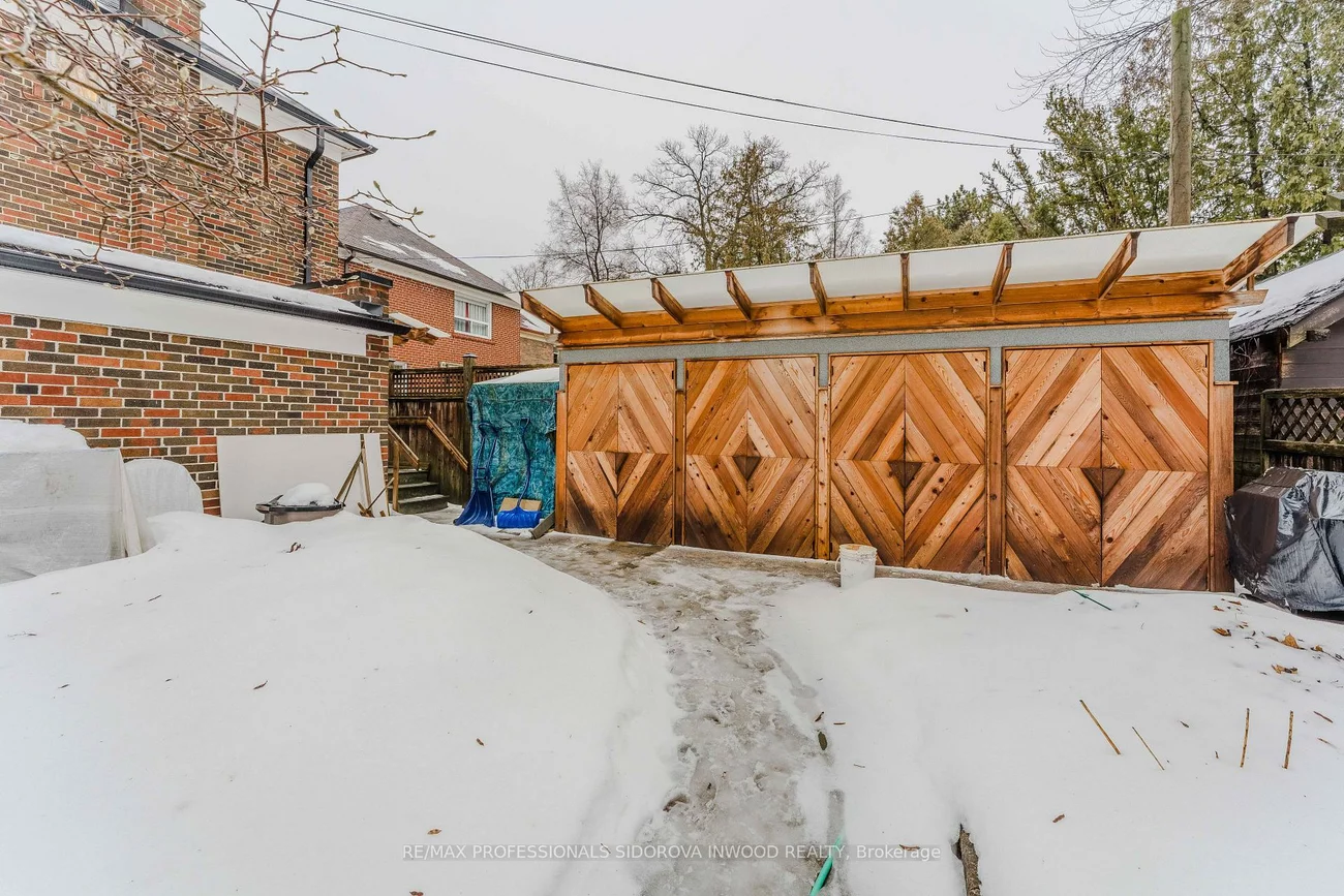 124, Evelyn, High Park North, Toronto