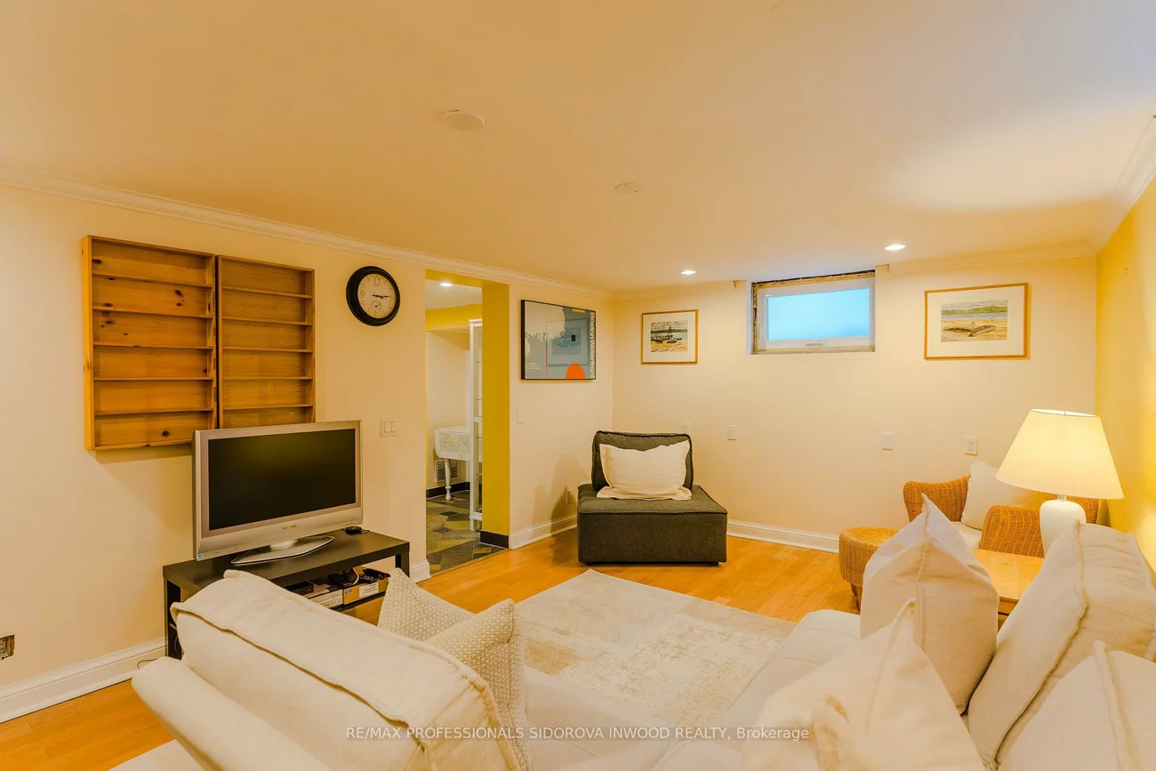 124, Evelyn, High Park North, Toronto