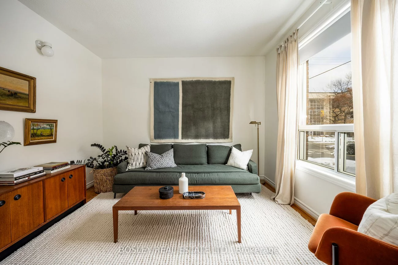 54, Lansdowne, Roncesvalles, Toronto