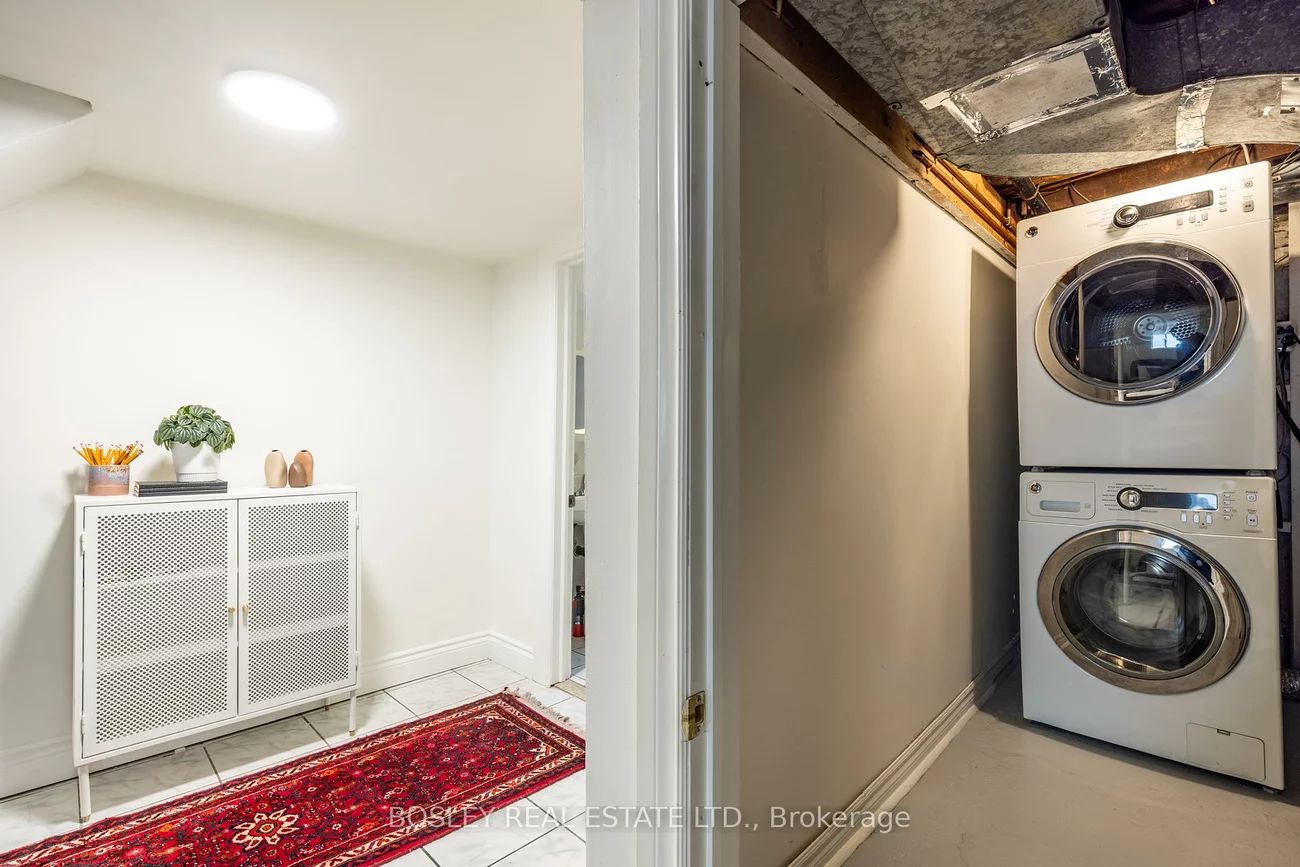 54, Lansdowne, Roncesvalles, Toronto