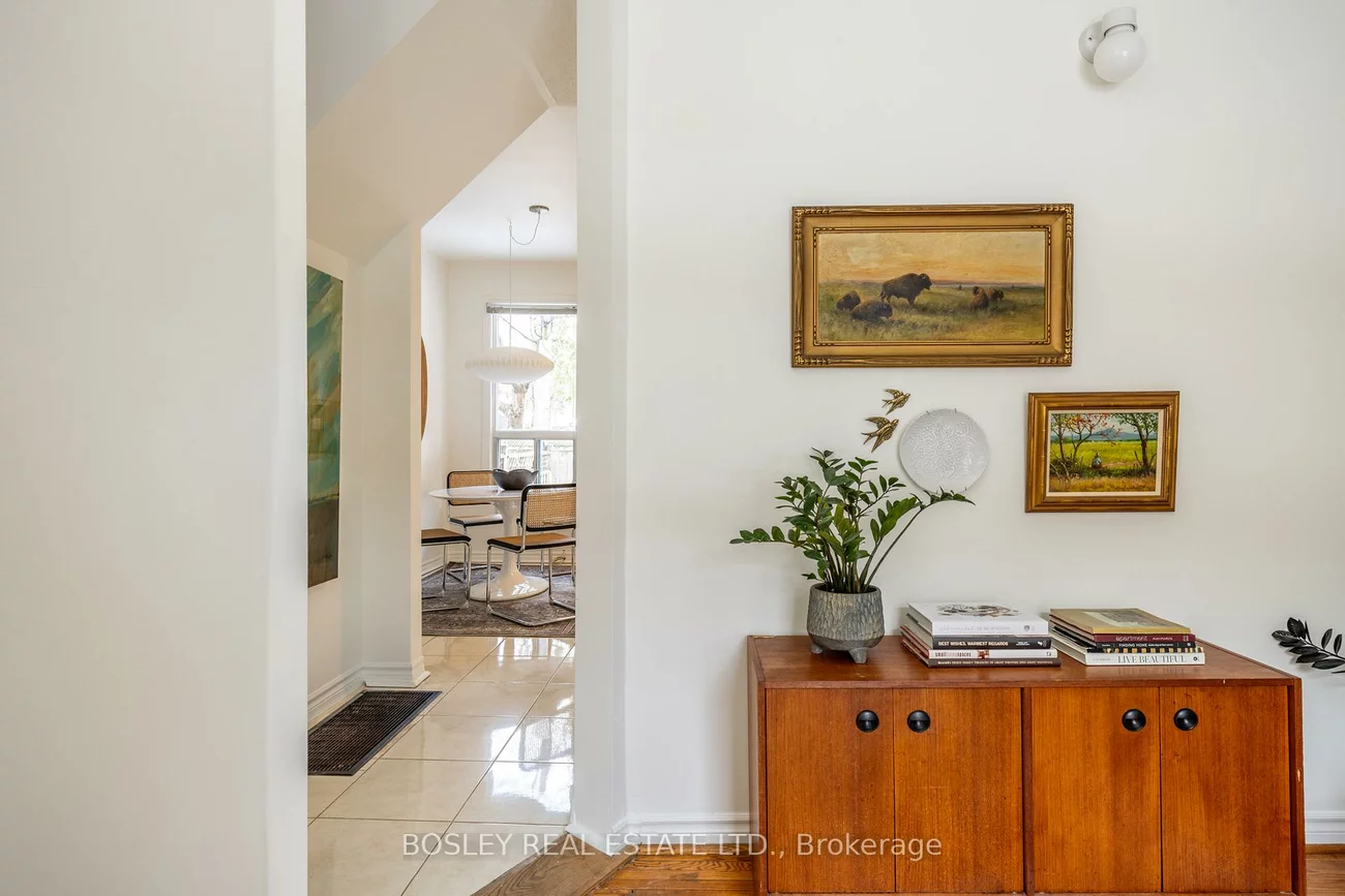 54, Lansdowne, Roncesvalles, Toronto