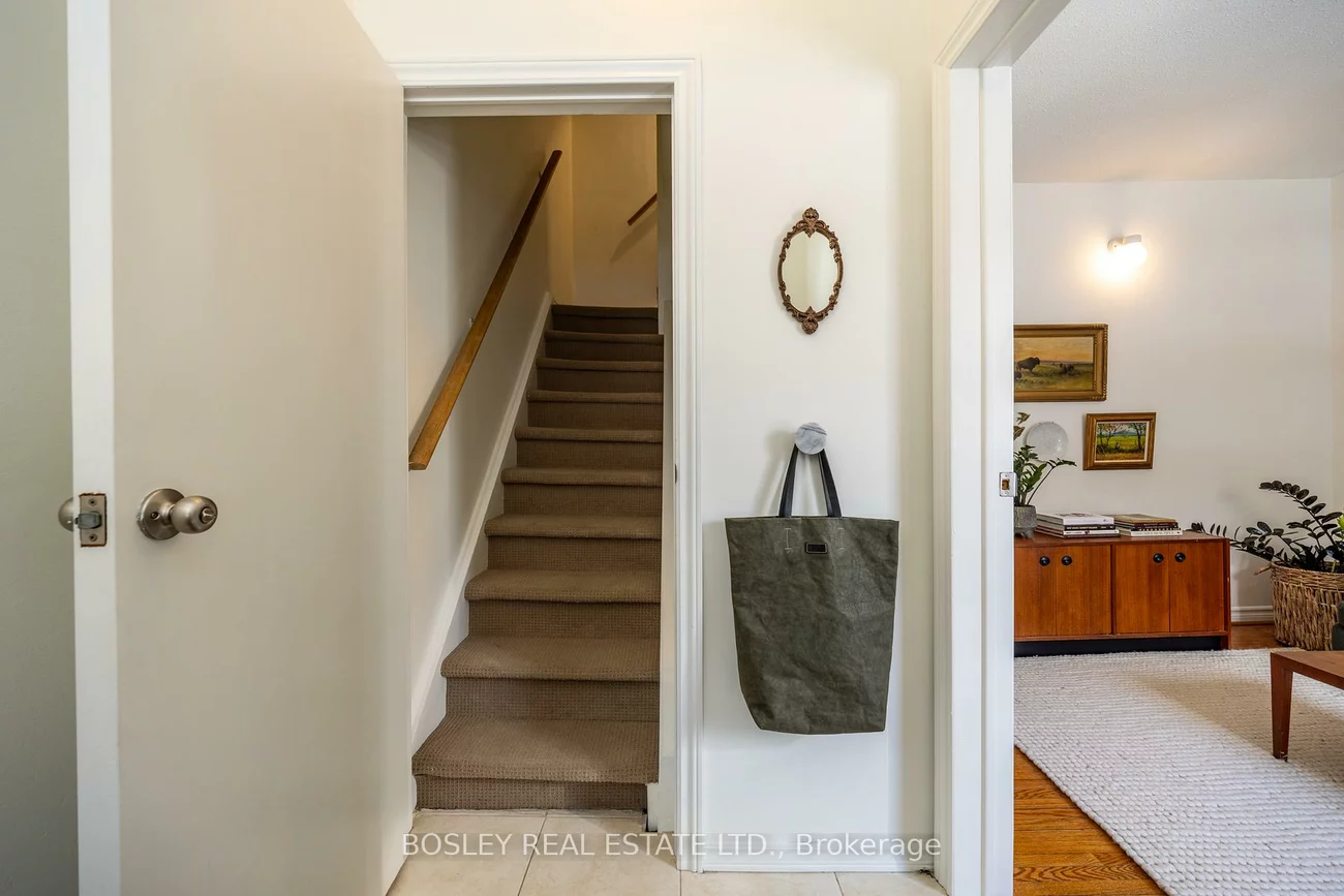 54, Lansdowne, Roncesvalles, Toronto