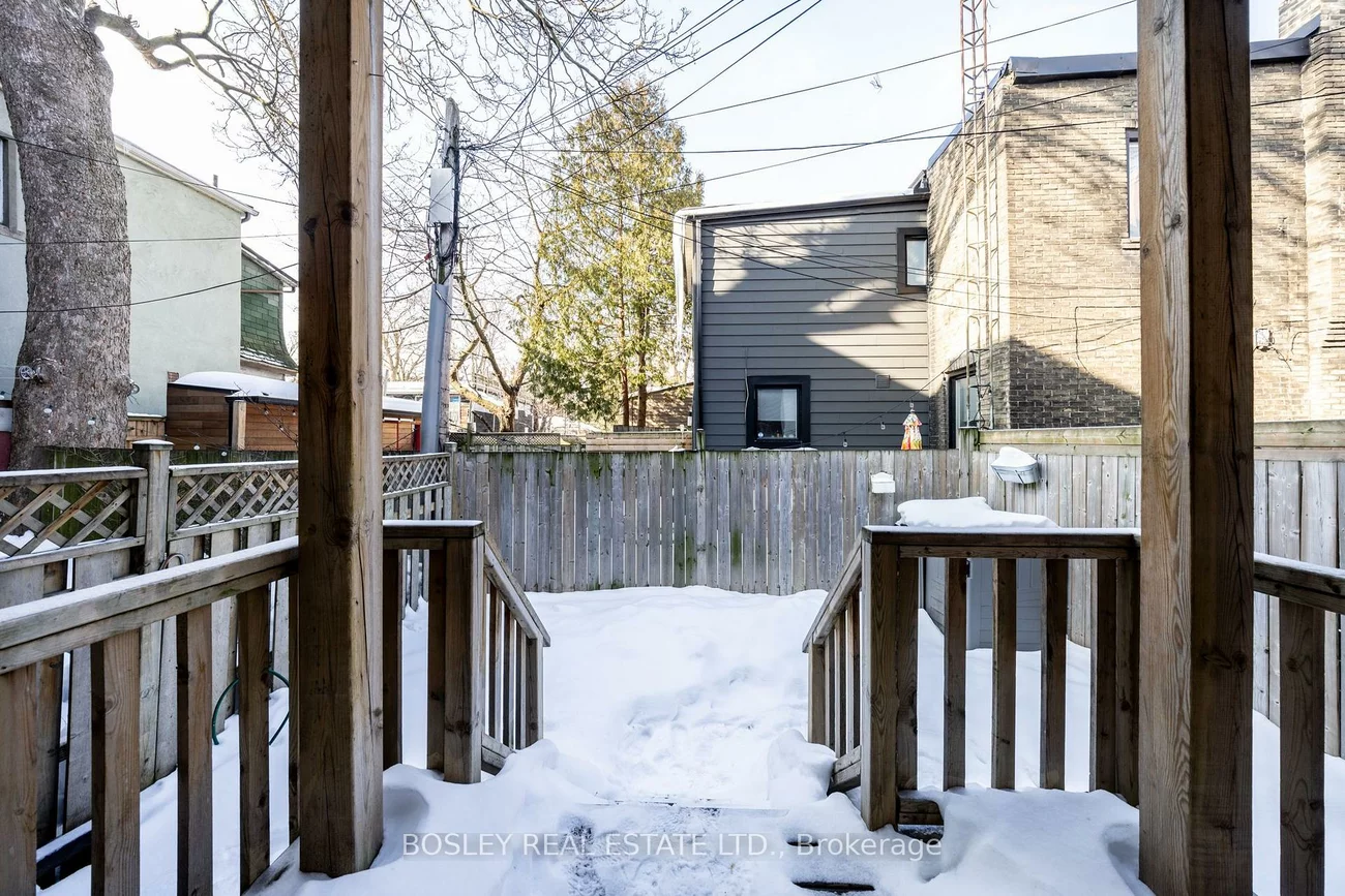 54, Lansdowne, Roncesvalles, Toronto