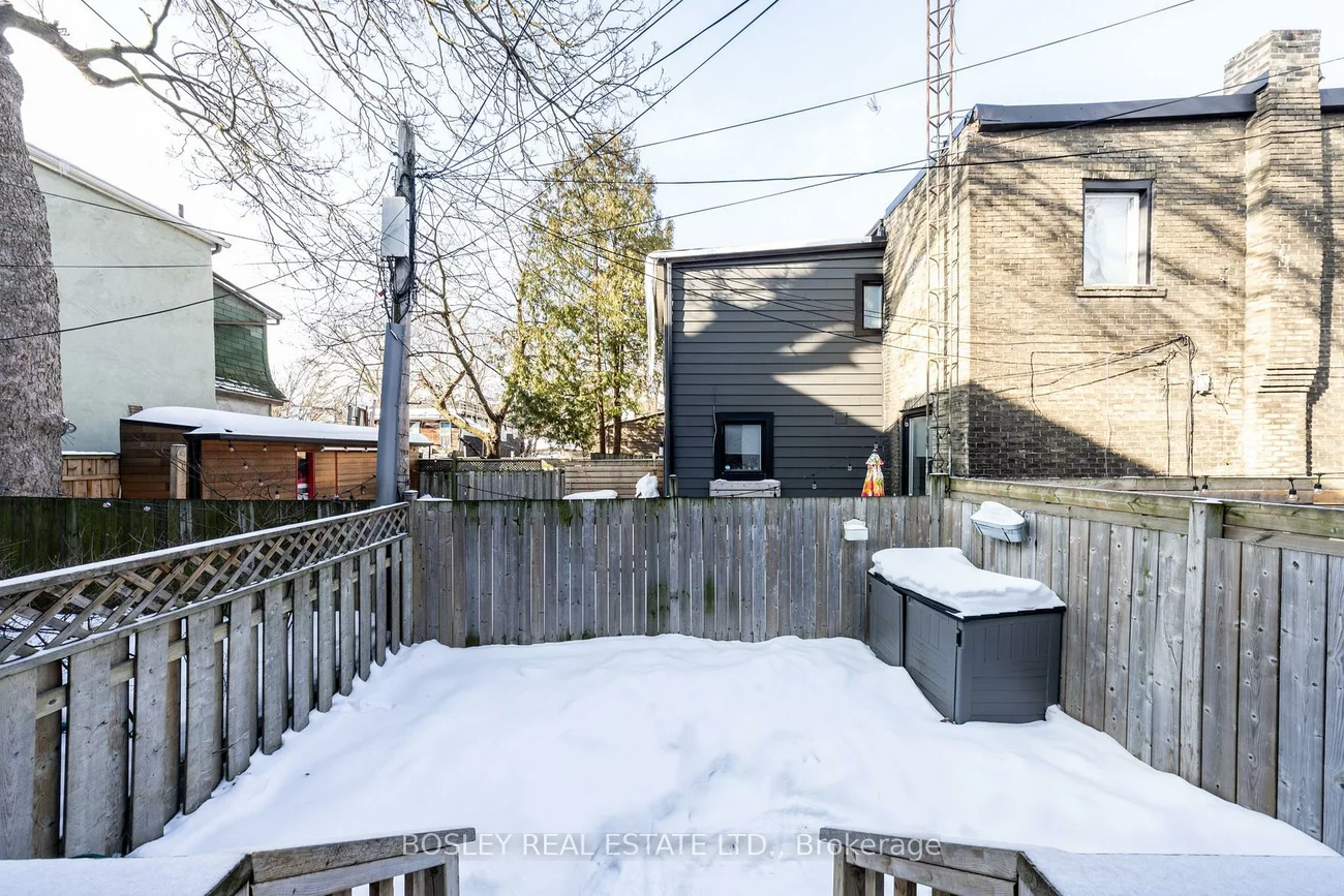54, Lansdowne, Roncesvalles, Toronto