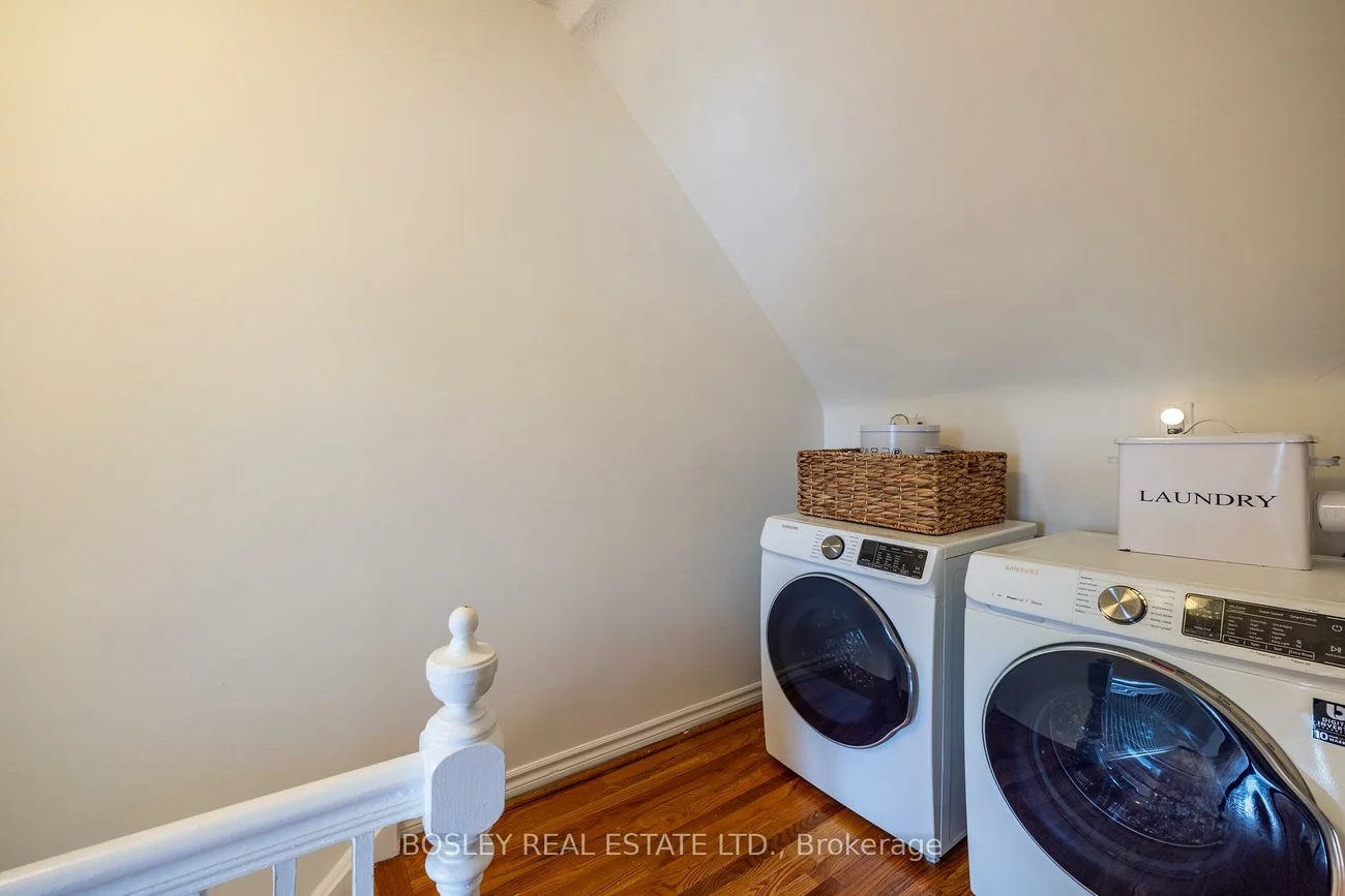 54, Lansdowne, Roncesvalles, Toronto