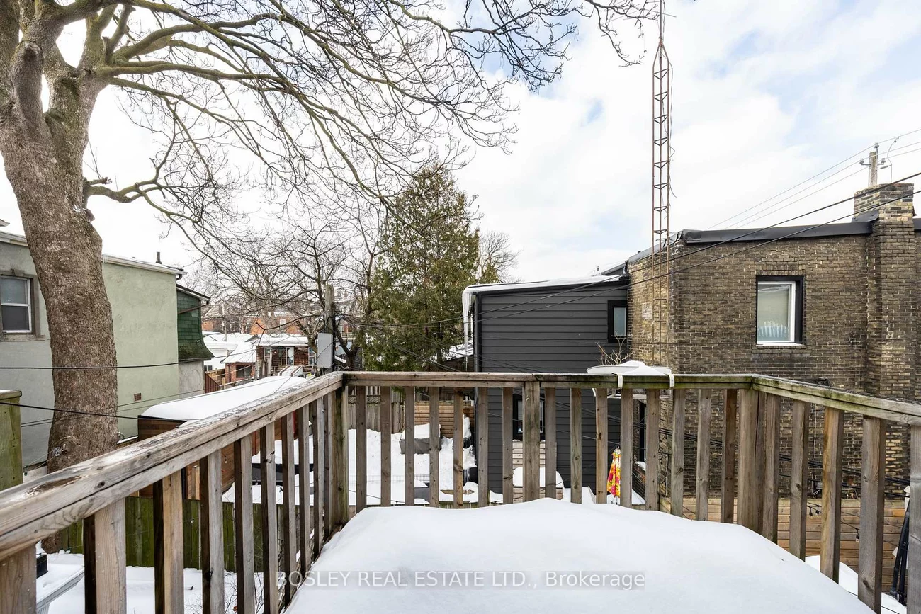 54, Lansdowne, Roncesvalles, Toronto