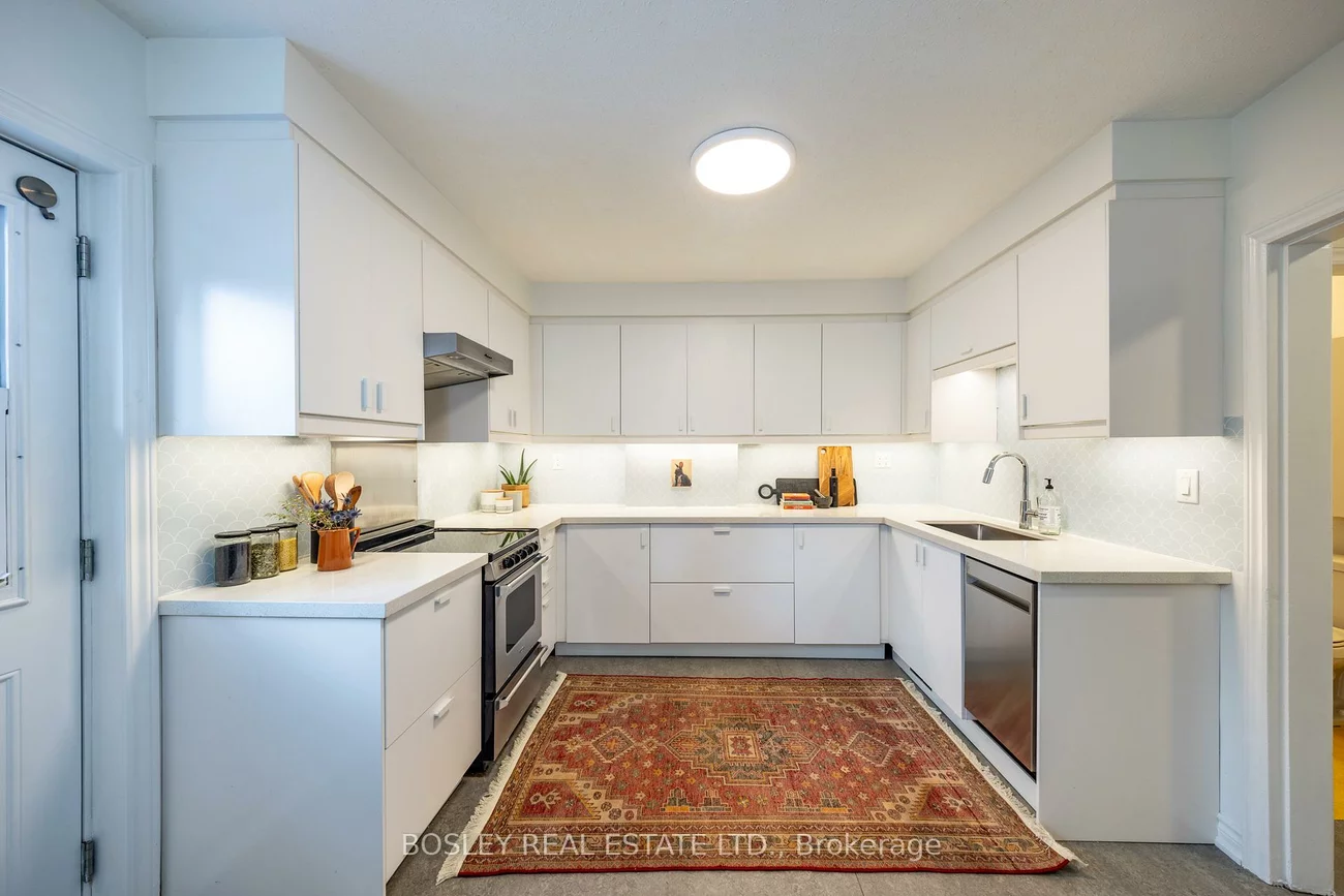 54, Lansdowne, Roncesvalles, Toronto