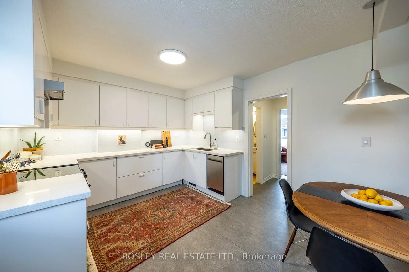 54, Lansdowne, Roncesvalles, Toronto