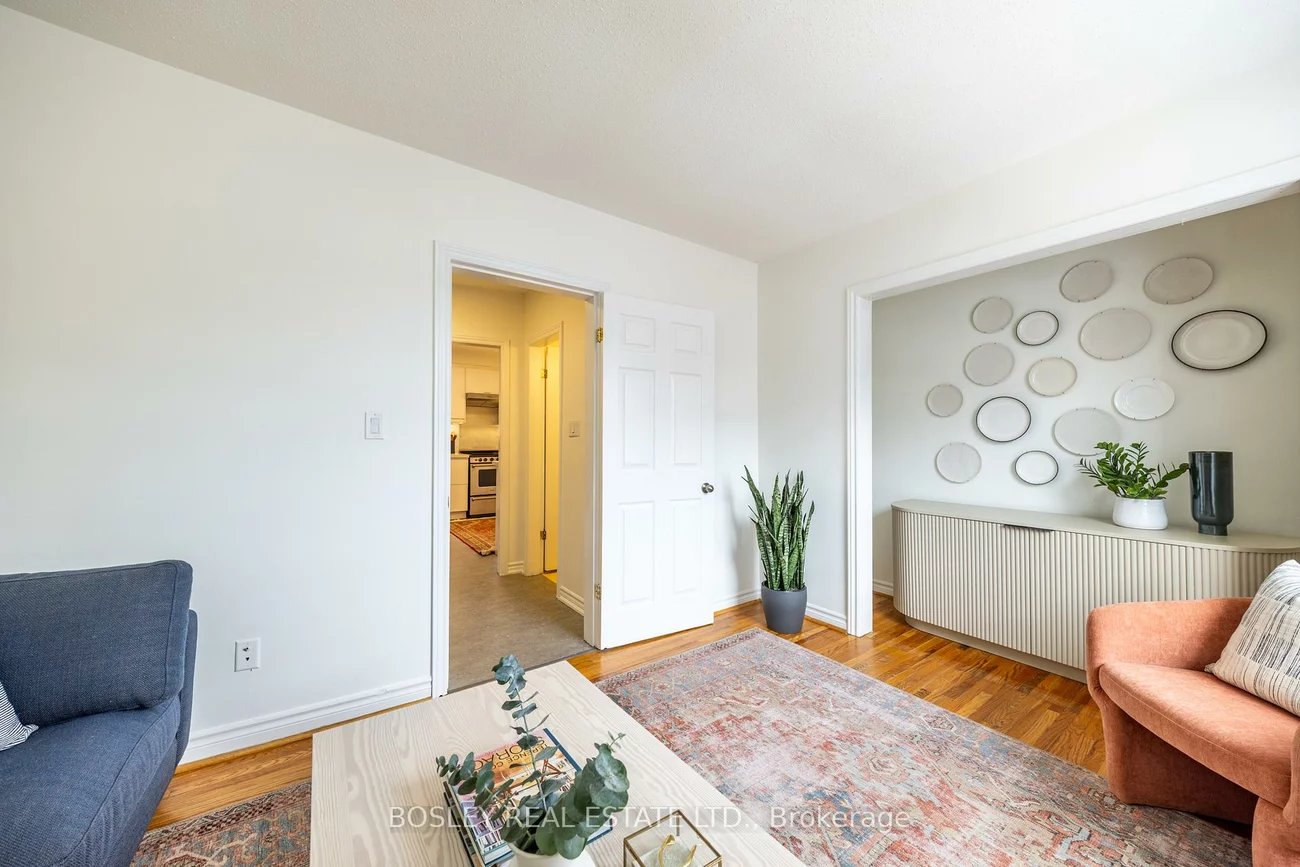 54, Lansdowne, Roncesvalles, Toronto