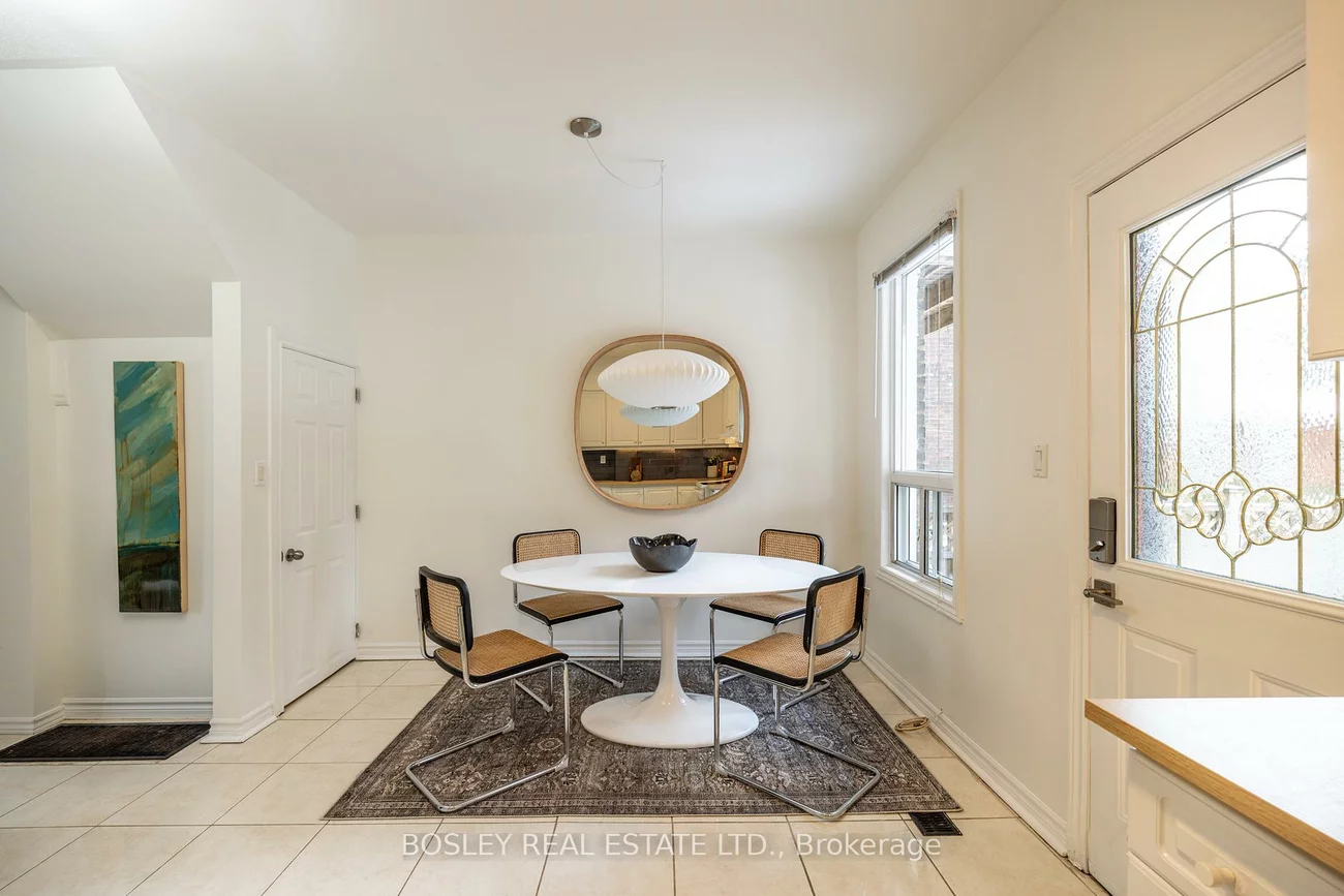 54, Lansdowne, Roncesvalles, Toronto