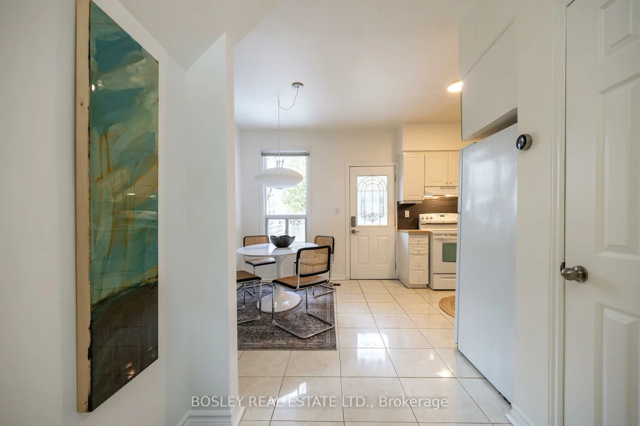 54, Lansdowne, Roncesvalles, Toronto