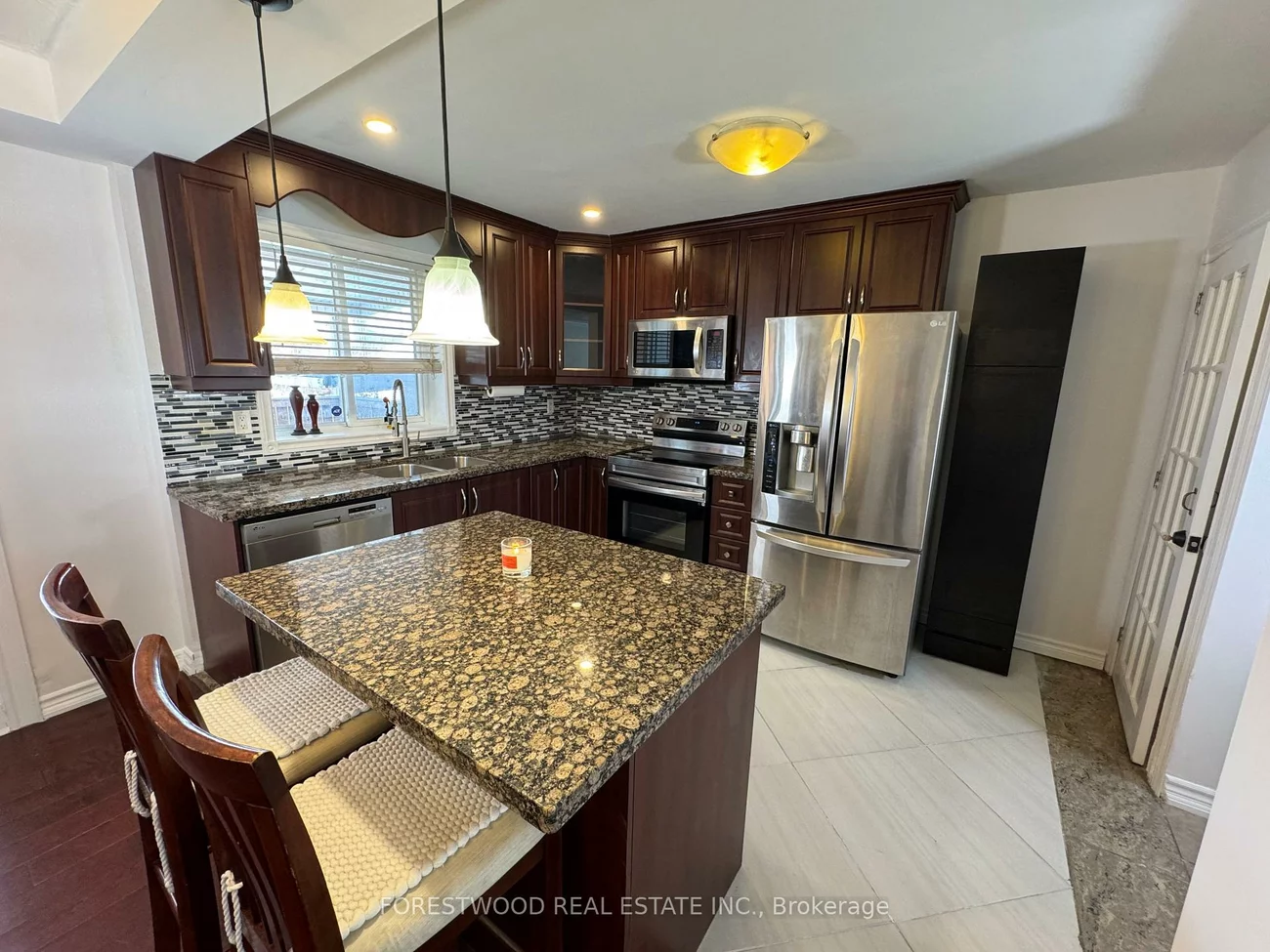 2566, Keele, Maple Leaf, Toronto