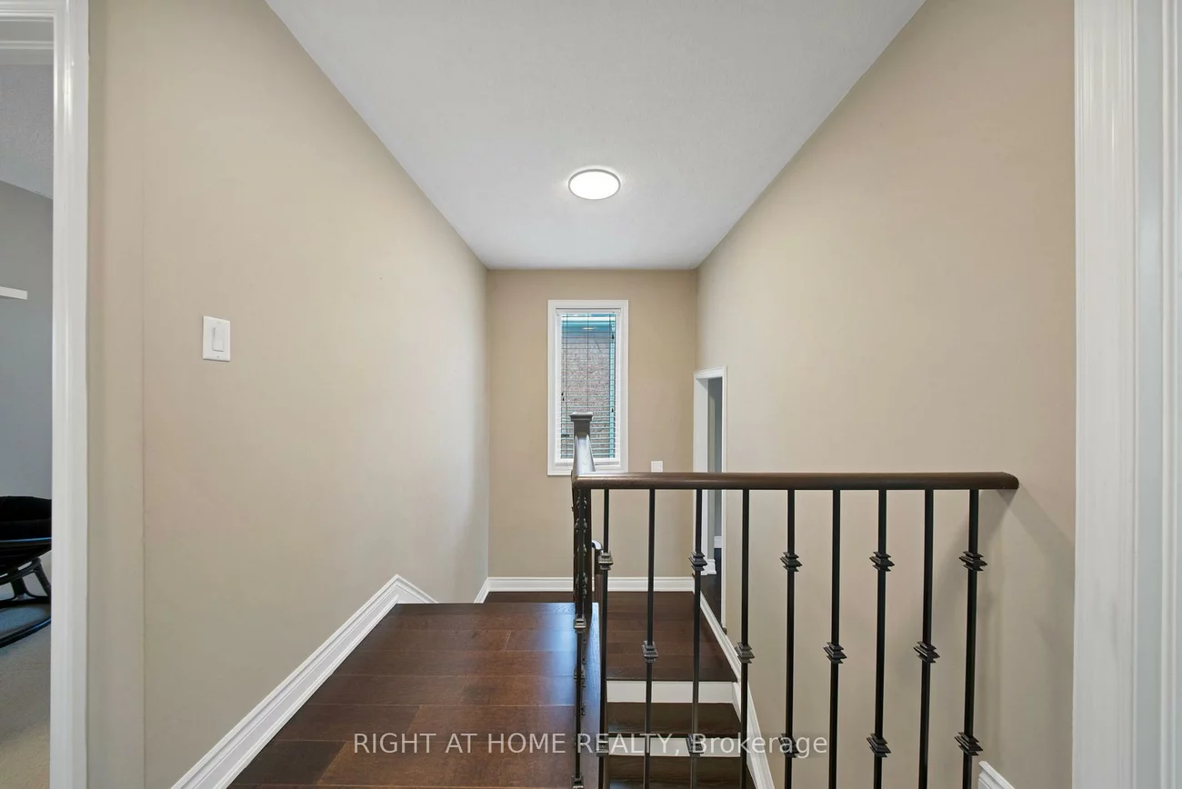 215, Queenslea, Humberlea-Pelmo Park W4, Toronto