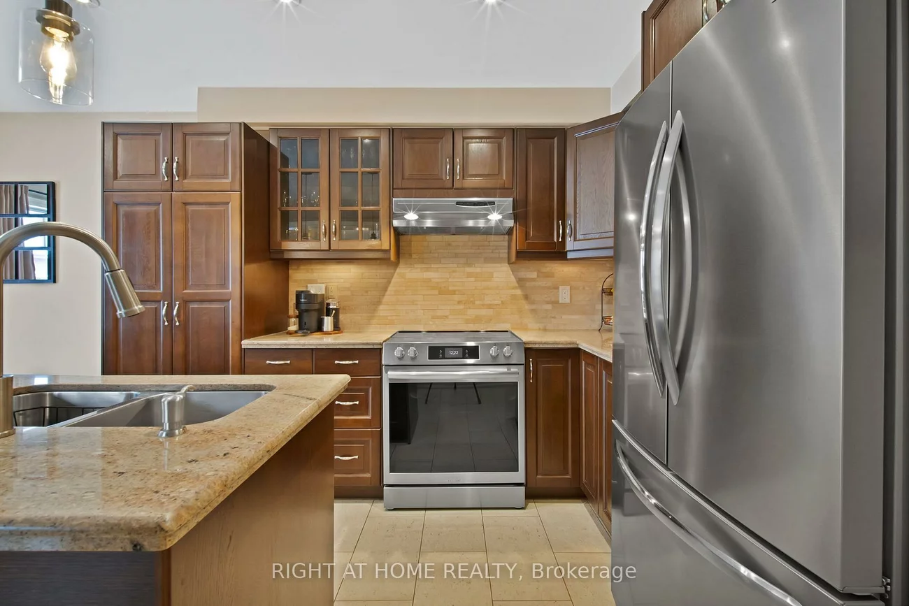 215, Queenslea, Humberlea-Pelmo Park W4, Toronto