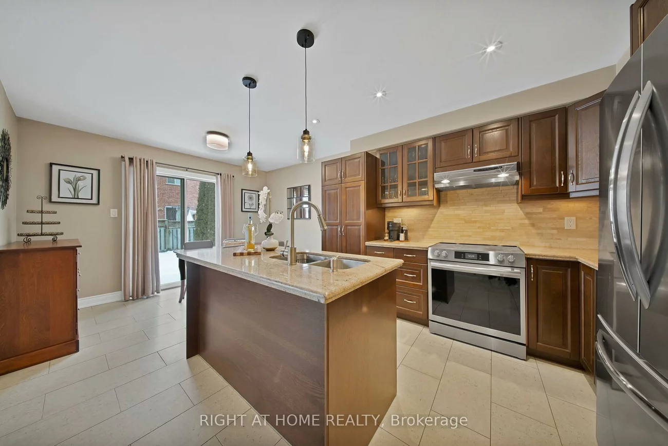 215, Queenslea, Humberlea-Pelmo Park W4, Toronto