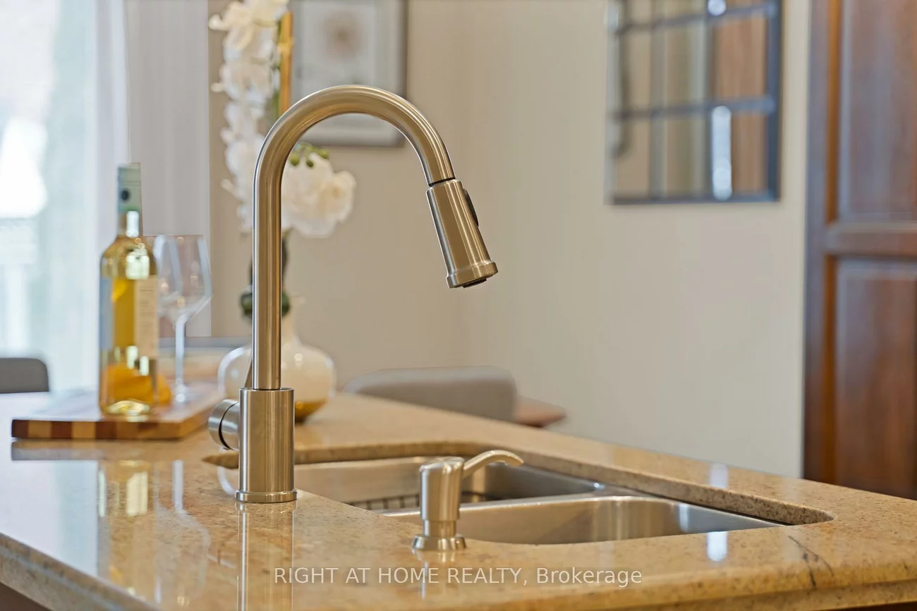 215, Queenslea, Humberlea-Pelmo Park W4, Toronto