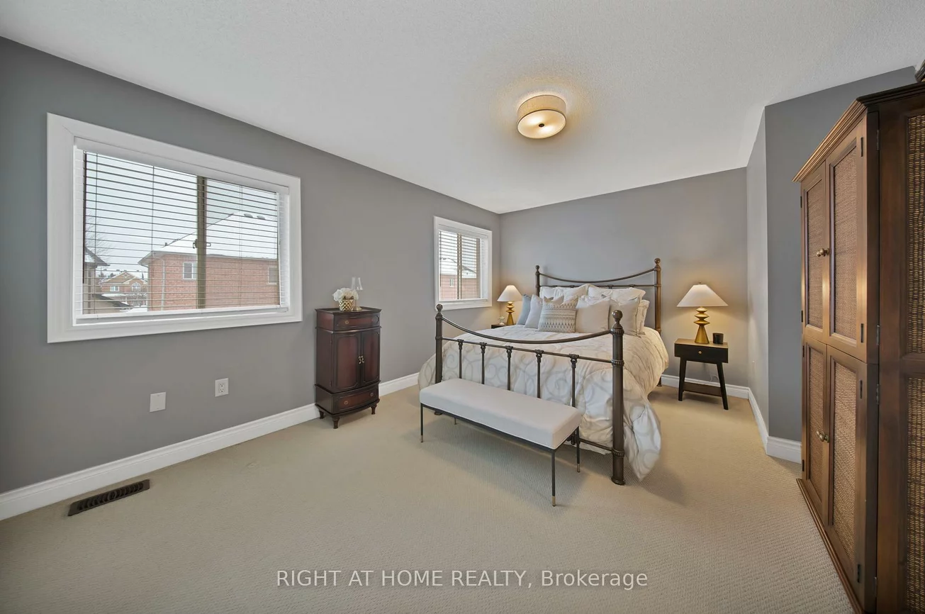 215, Queenslea, Humberlea-Pelmo Park W4, Toronto