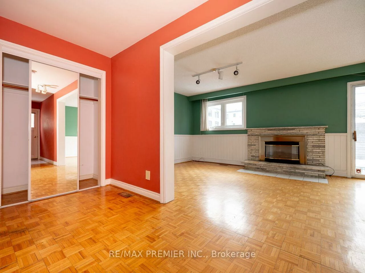 17, Cabana, Humber Summit, Toronto