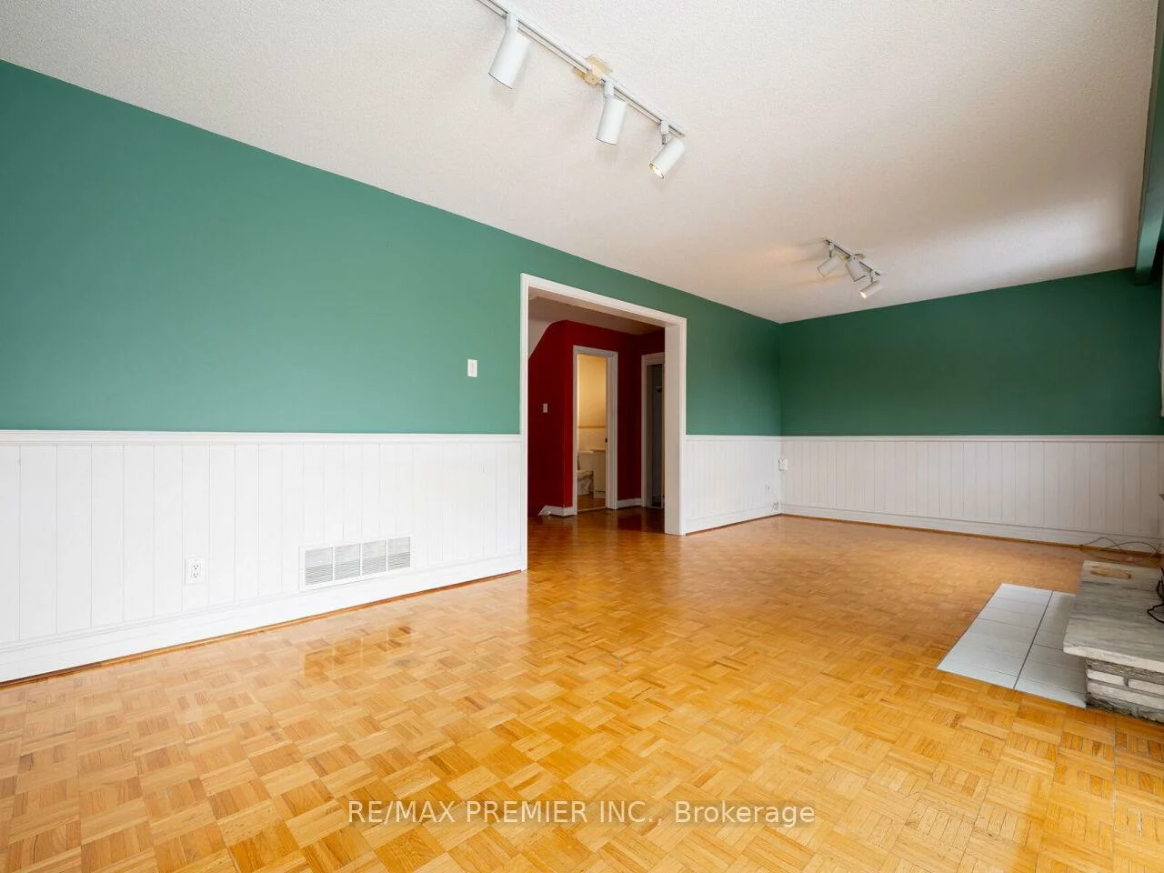 17, Cabana, Humber Summit, Toronto