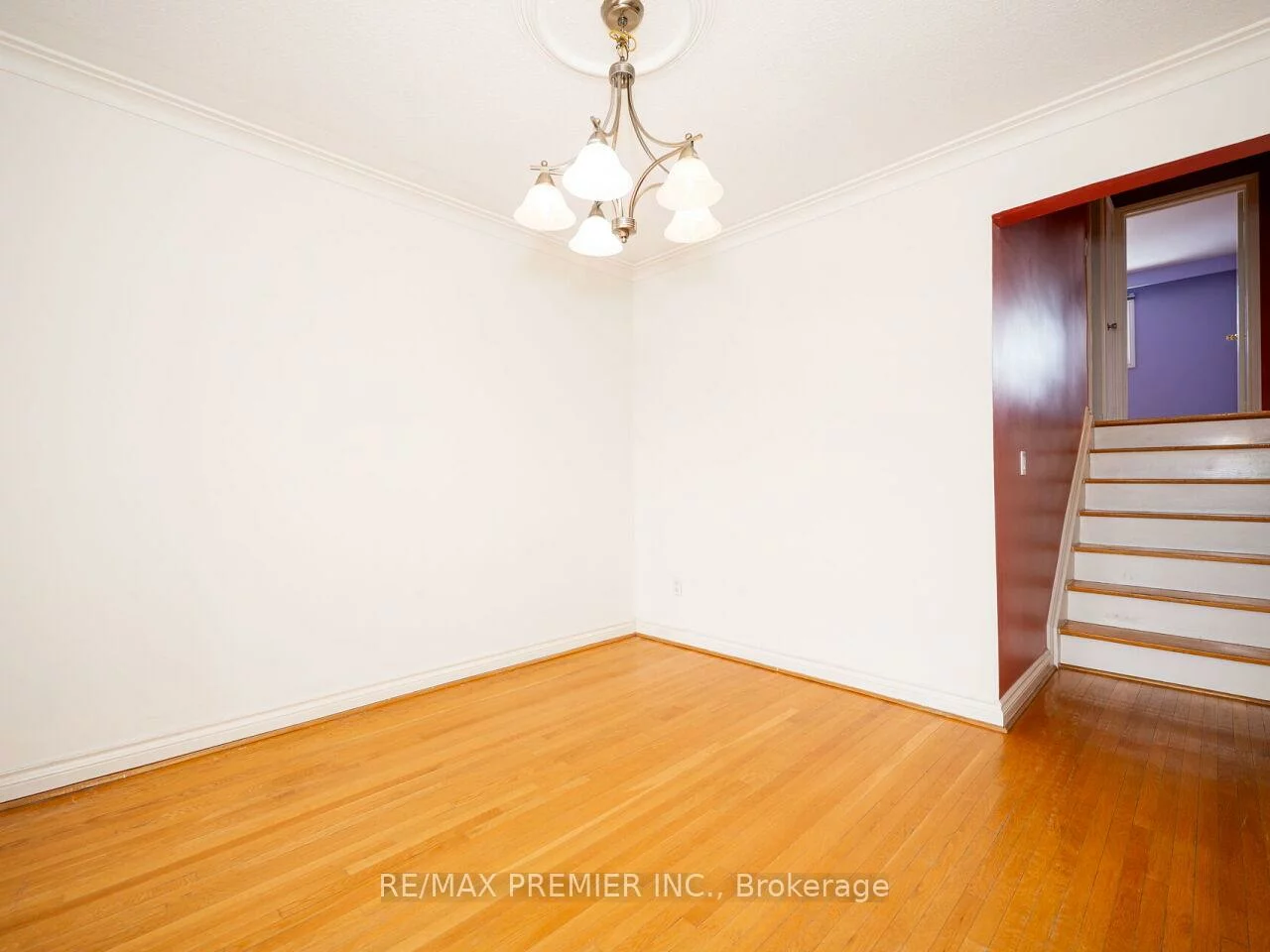 17, Cabana, Humber Summit, Toronto