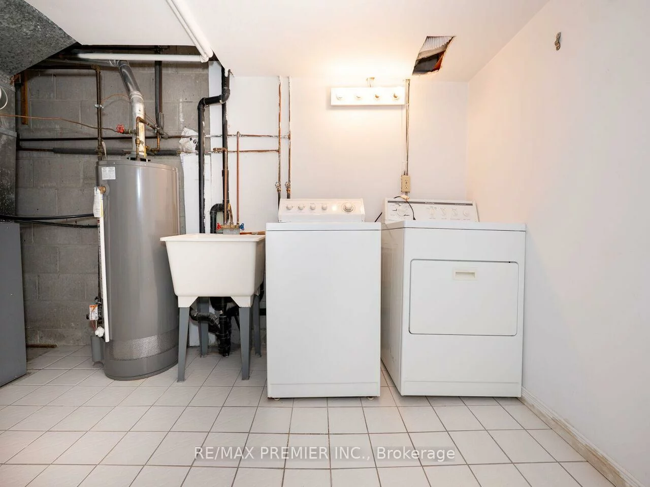 17, Cabana, Humber Summit, Toronto